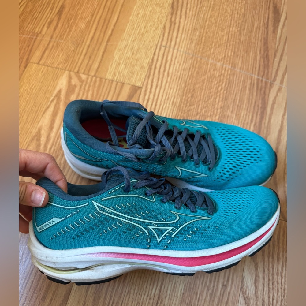 Mizuno Women's Wave Rider 25
Running Shoes. Size 8